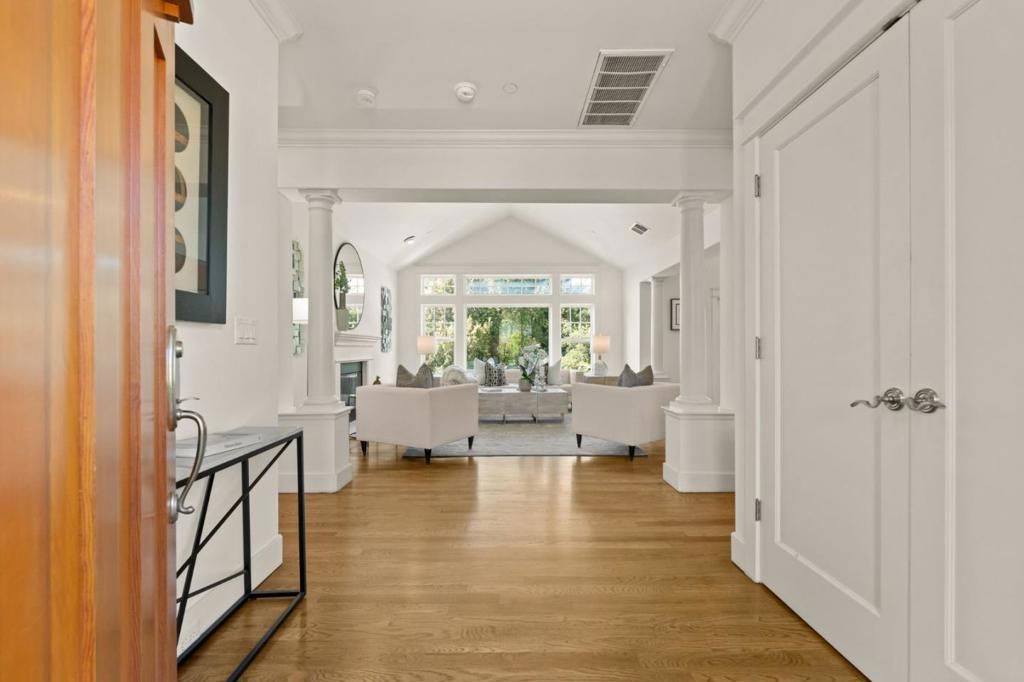 Image 8 of property listing at 902 Fallen Leaf Way, Redwood City, CA 94062