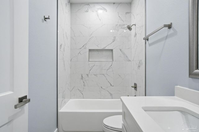 6508 Tidal Bay Dr, Milton, FL 32583