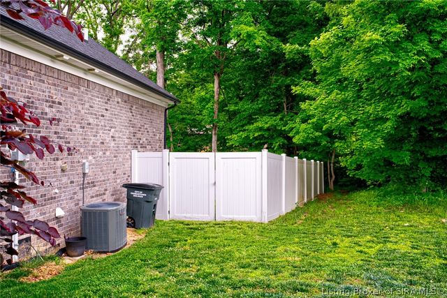 8810 Chestnut Hill Court, Charlestown, IN 47111