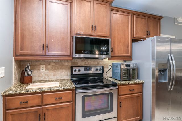 206 Pine Level Ridge, Deatsville, AL 36022