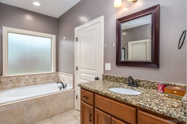 206 Pine Level Ridge, Deatsville, AL 36022