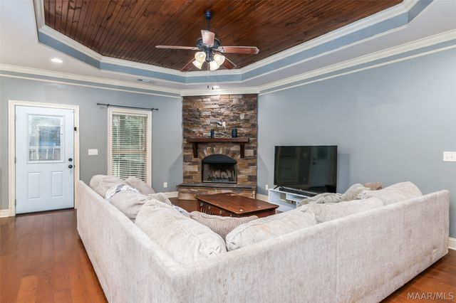 206 Pine Level Ridge, Deatsville, AL 36022
