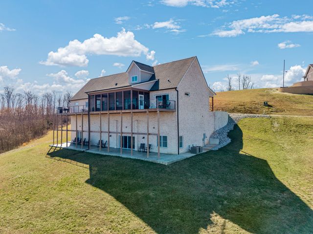 209 N Rockfish Ln, Hilham, TN 38568