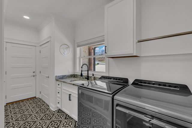 209 N Rockfish Ln, Hilham, TN 38568