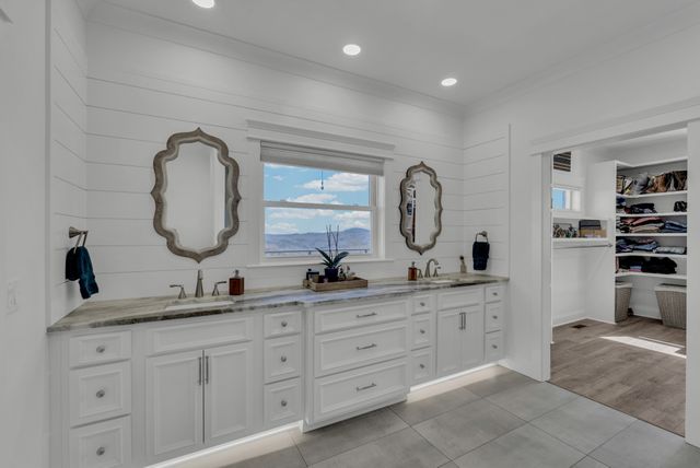 209 N Rockfish Ln, Hilham, TN 38568