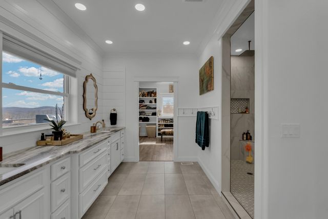 209 N Rockfish Ln, Hilham, TN 38568