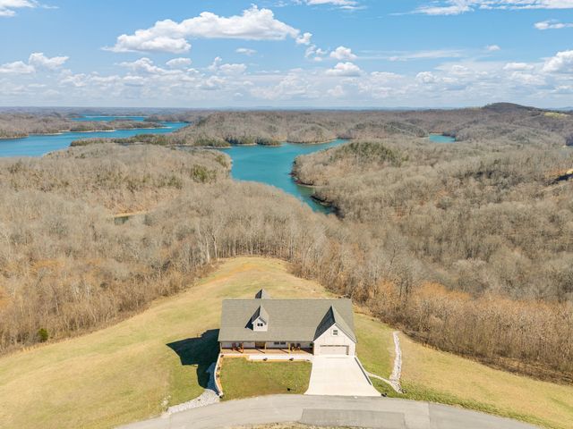 209 N Rockfish Ln, Hilham, TN 38568