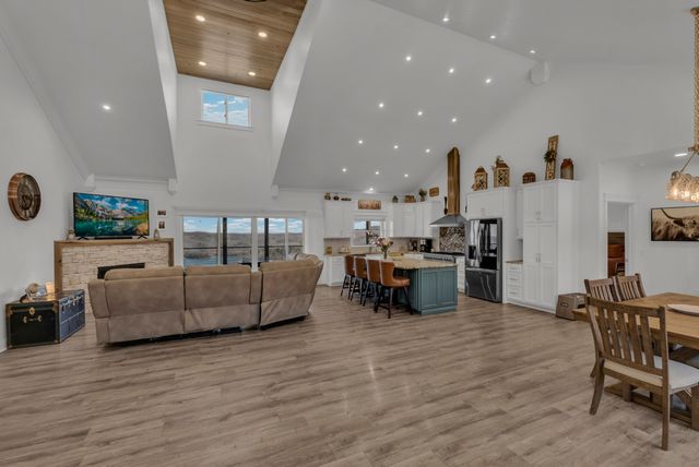 209 N Rockfish Ln, Hilham, TN 38568