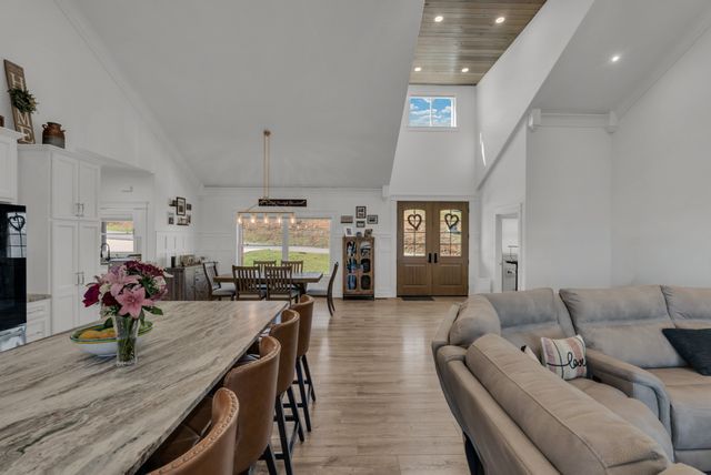 209 N Rockfish Ln, Hilham, TN 38568