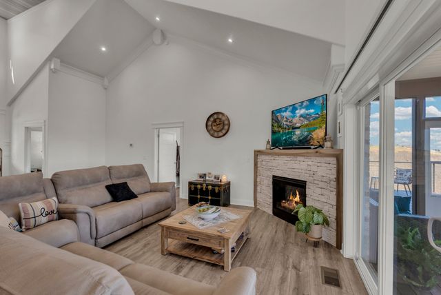 209 N Rockfish Ln, Hilham, TN 38568