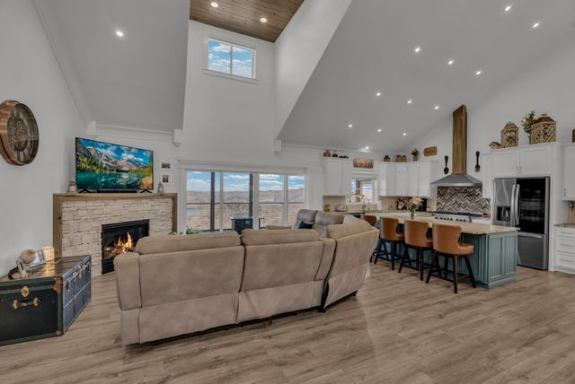 209 N Rockfish Ln, Hilham, TN 38568