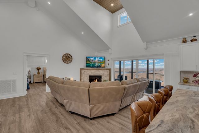 209 N Rockfish Ln, Hilham, TN 38568