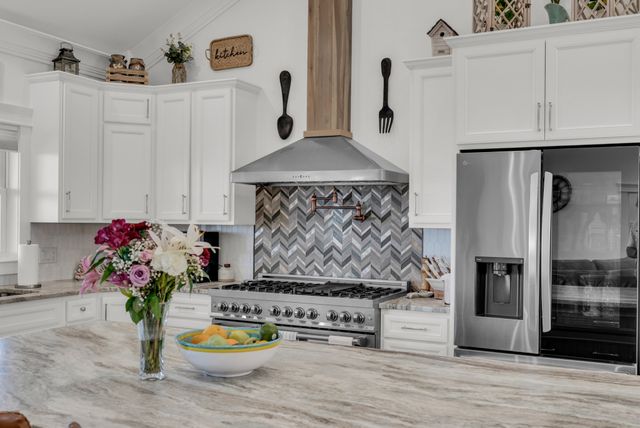 209 N Rockfish Ln, Hilham, TN 38568