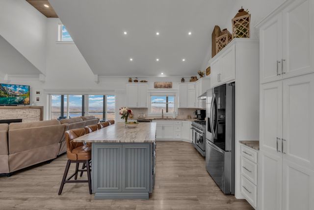 209 N Rockfish Ln, Hilham, TN 38568