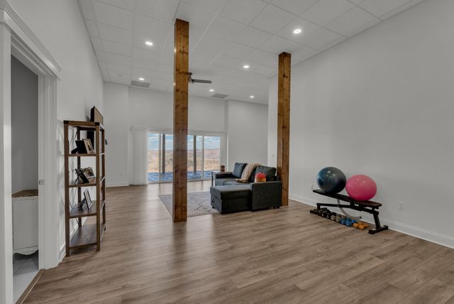 209 N Rockfish Ln, Hilham, TN 38568