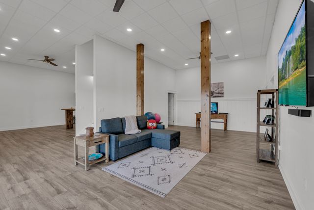 209 N Rockfish Ln, Hilham, TN 38568