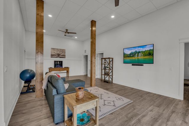 209 N Rockfish Ln, Hilham, TN 38568