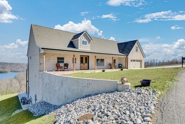 209 N Rockfish Ln, Hilham, TN 38568