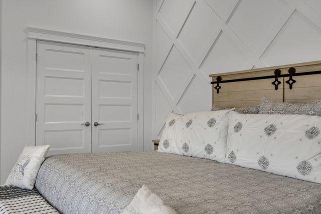 209 N Rockfish Ln, Hilham, TN 38568