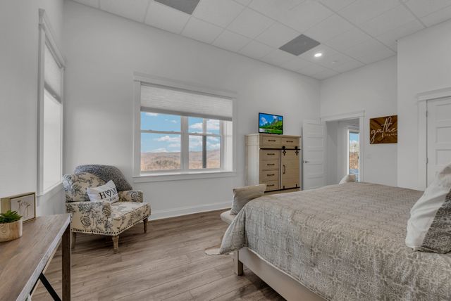 209 N Rockfish Ln, Hilham, TN 38568