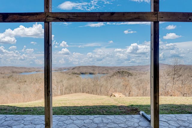 209 N Rockfish Ln, Hilham, TN 38568