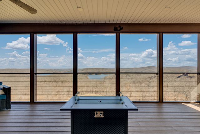 209 N Rockfish Ln, Hilham, TN 38568