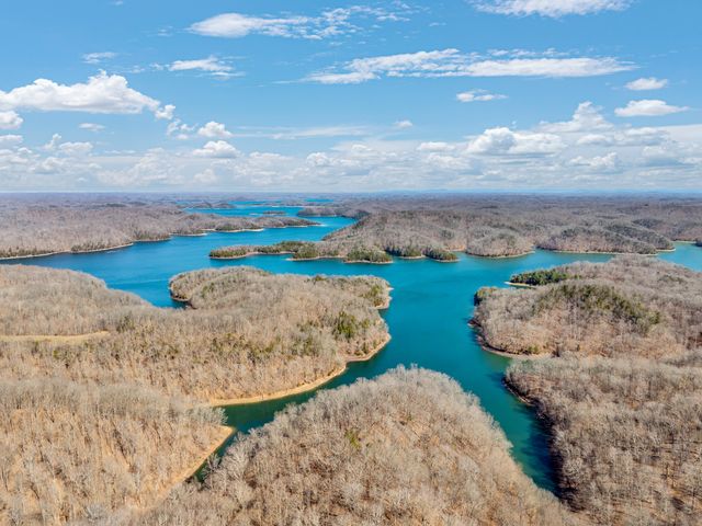 209 N Rockfish Ln, Hilham, TN 38568