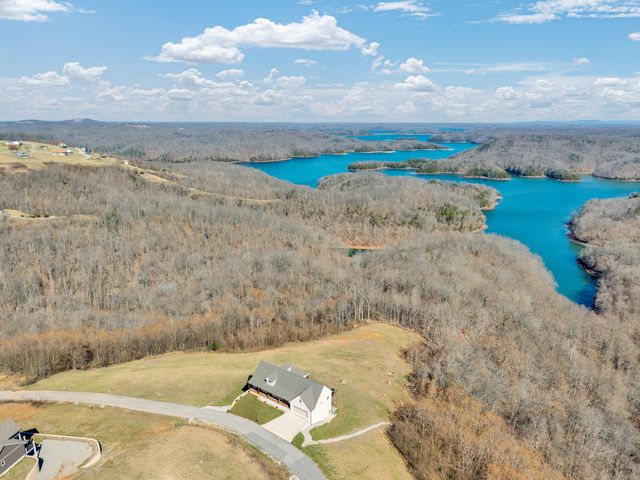 209 N Rockfish Ln, Hilham, TN 38568