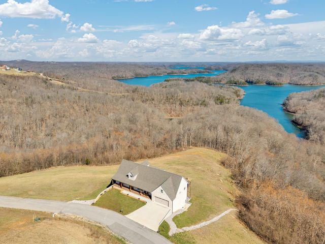 209 N Rockfish Ln, Hilham, TN 38568