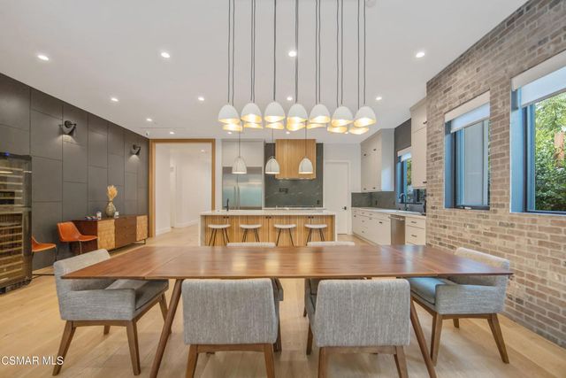 5444 Murietta Avenue, Sherman Oaks, CA 91401