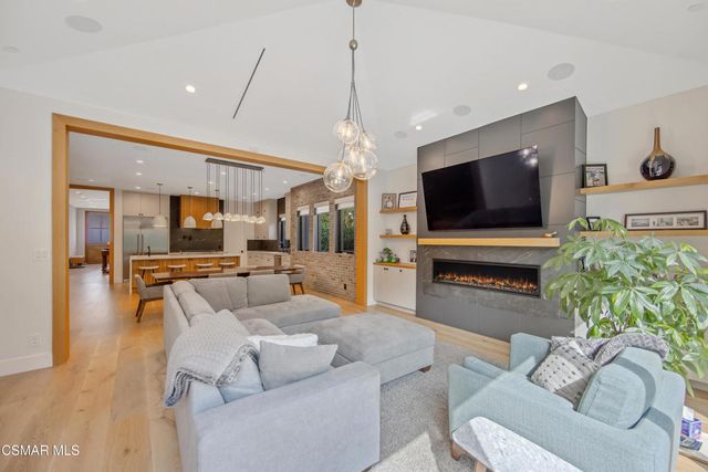 5444 Murietta Avenue, Sherman Oaks, CA 91401