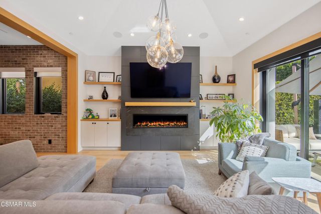 5444 Murietta Avenue, Sherman Oaks, CA 91401