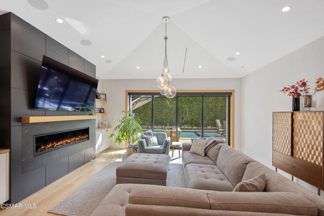 5444 Murietta Avenue, Sherman Oaks, CA 91401