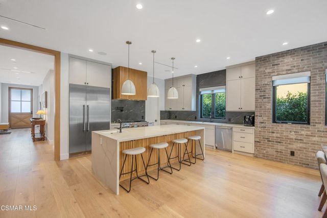 5444 Murietta Avenue, Sherman Oaks, CA 91401