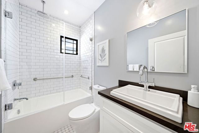 3305 Veteran Avenue, Los Angeles, CA 90034