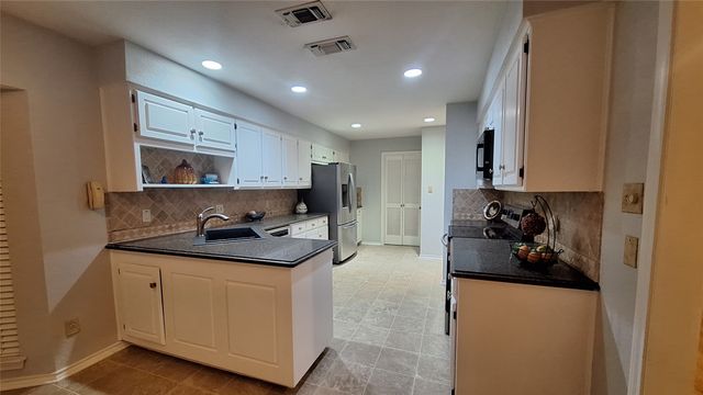 2813 Woodpath Lane, Bedford, TX 76021