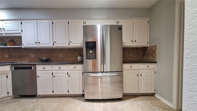 2813 Woodpath Lane, Bedford, TX 76021