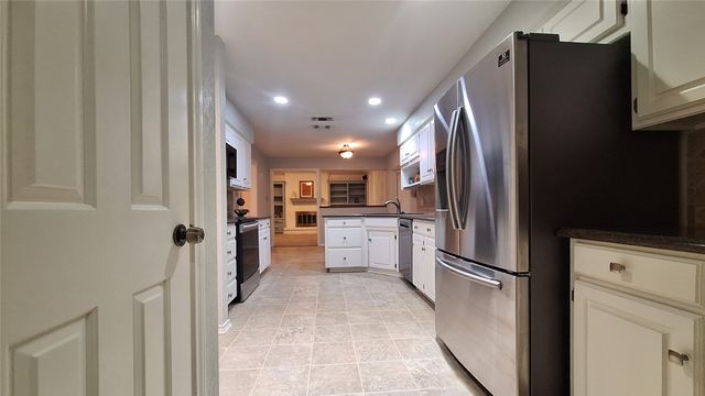 2813 Woodpath Lane, Bedford, TX 76021