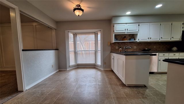 2813 Woodpath Lane, Bedford, TX 76021