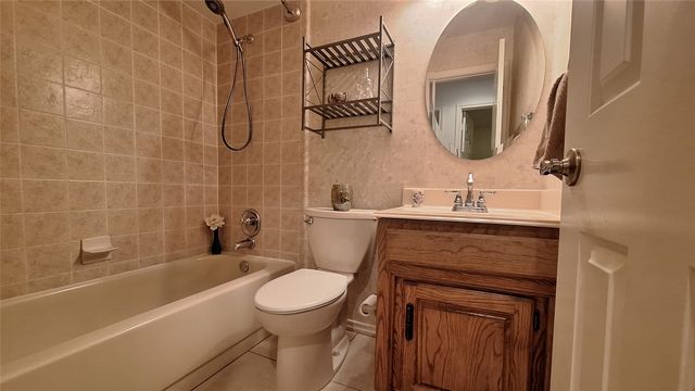 2813 Woodpath Lane, Bedford, TX 76021