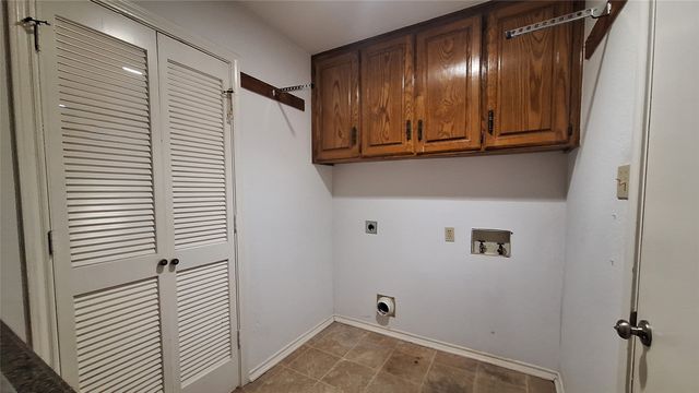 2813 Woodpath Lane, Bedford, TX 76021