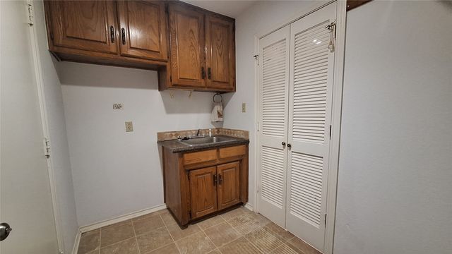 2813 Woodpath Lane, Bedford, TX 76021