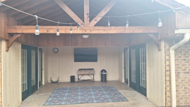 2813 Woodpath Lane, Bedford, TX 76021