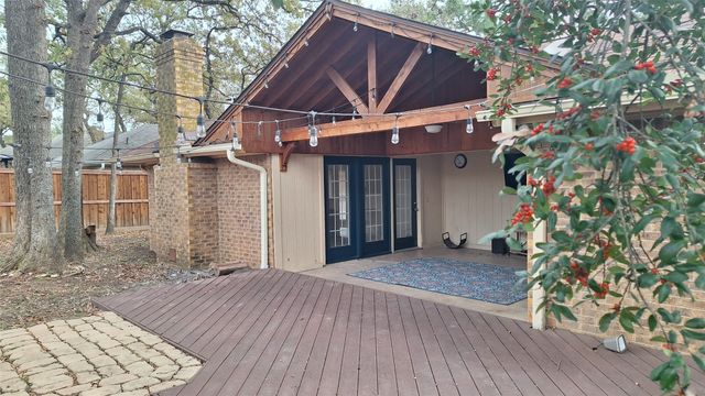 2813 Woodpath Lane, Bedford, TX 76021