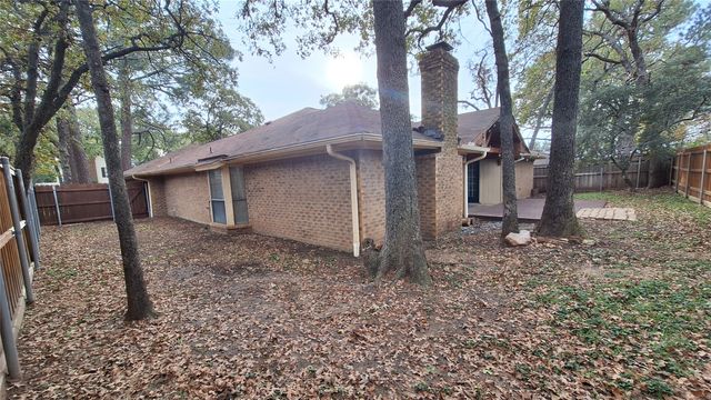 2813 Woodpath Lane, Bedford, TX 76021