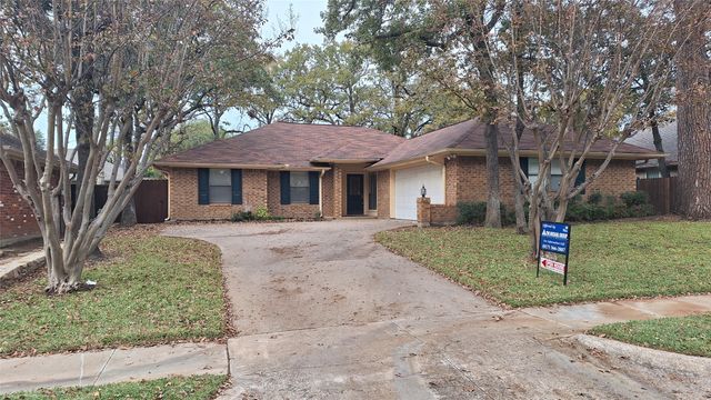 2813 Woodpath Lane, Bedford, TX 76021
