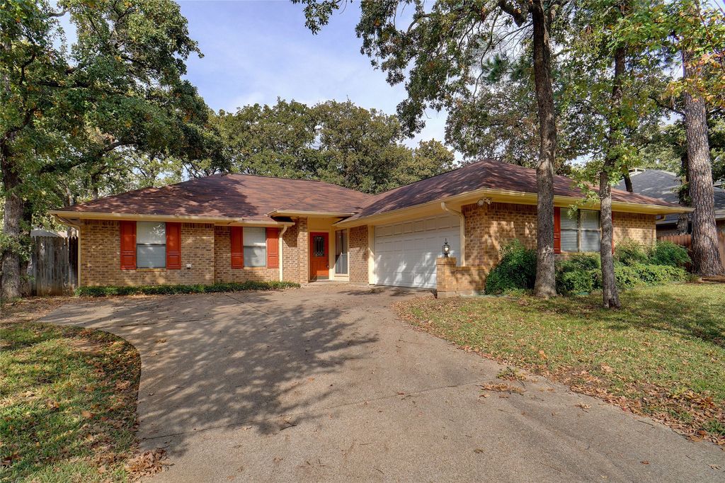 2813 Woodpath Lane, Bedford, TX 76021