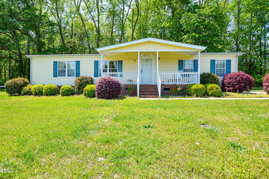 175 Hunters Landing Drive, Smithfield, NC 27577