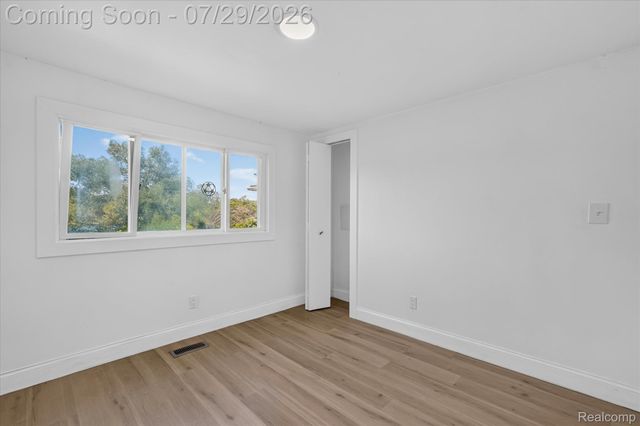3515 Lakeview Drive, Ortonville Village, MI 48462