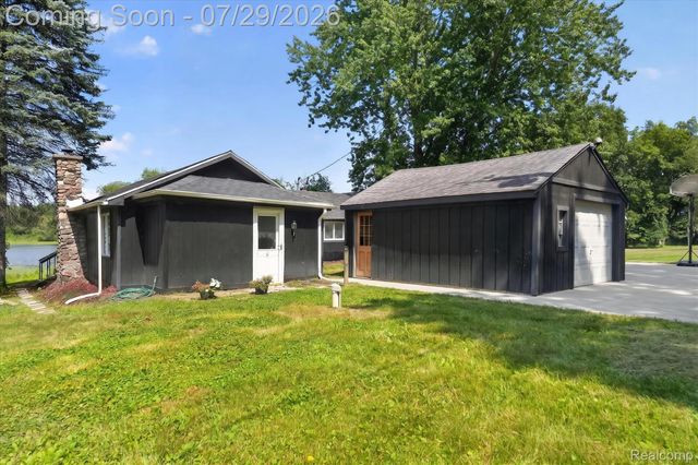 3515 Lakeview Drive, Ortonville Village, MI 48462